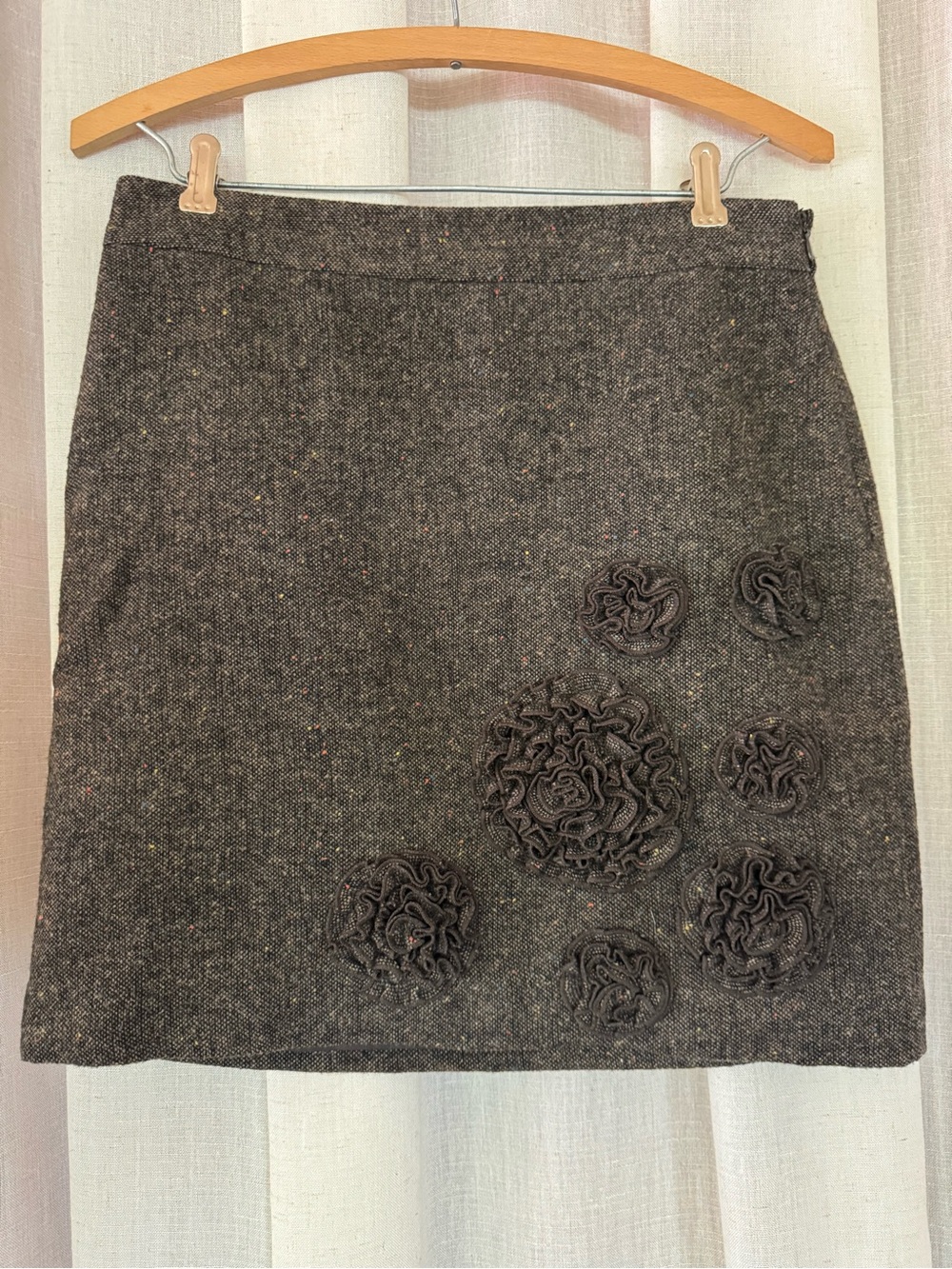 LOFT Wool Blend Skirt with Floral Rosette Appliques•Brown Tweed•Sz. 2P Petite